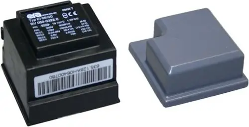 Transformator von Bosch, rechteckige Bauform in Schwarz mit einem abnehmbaren grauen Deckel, eindeutig markiert mit technischen Informationen und einem Barcode.